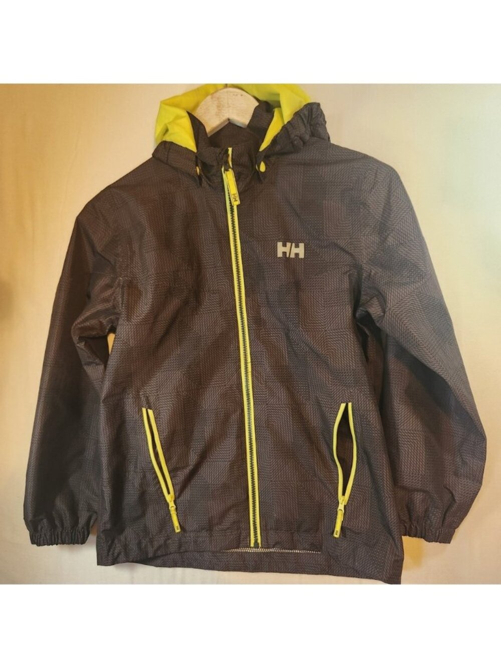 Helly Hansen Kids Grey Neon Yellow Geometric Print Hooded Windbreaker flaw